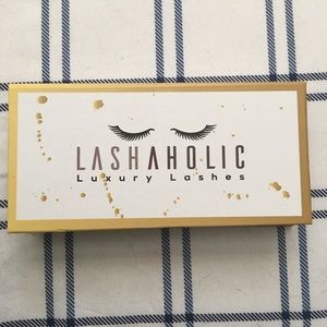 Lashaholic Luxury Lashes